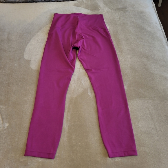 Lulu 3/4 length leggings size 6 - Picture 4 of 4